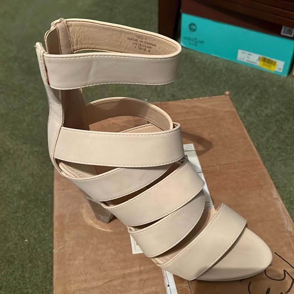 Strappy sandals with lucite heels zipper back closure nude color sz7 no box